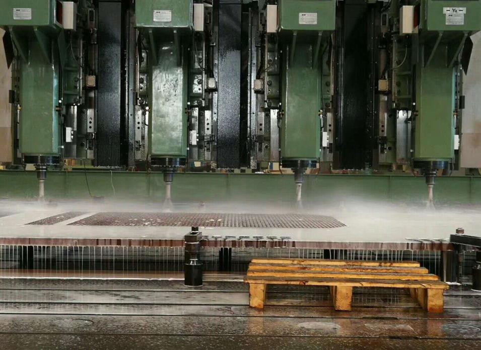 机械设备喷漆翻新使用的防锈漆有哪些作用?